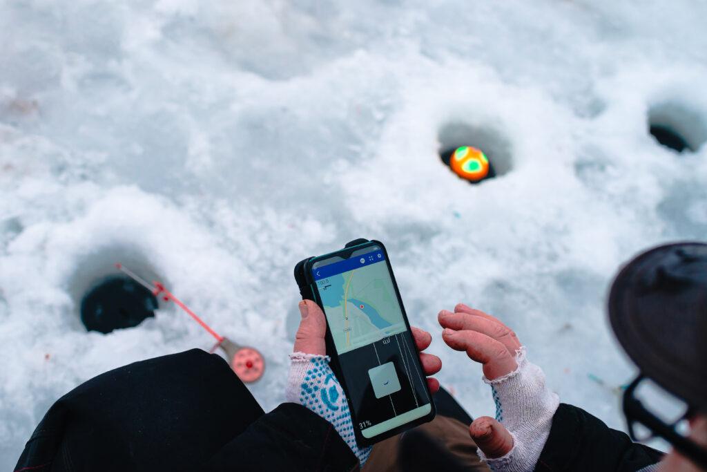 Ice fishing fish finder - handheld model